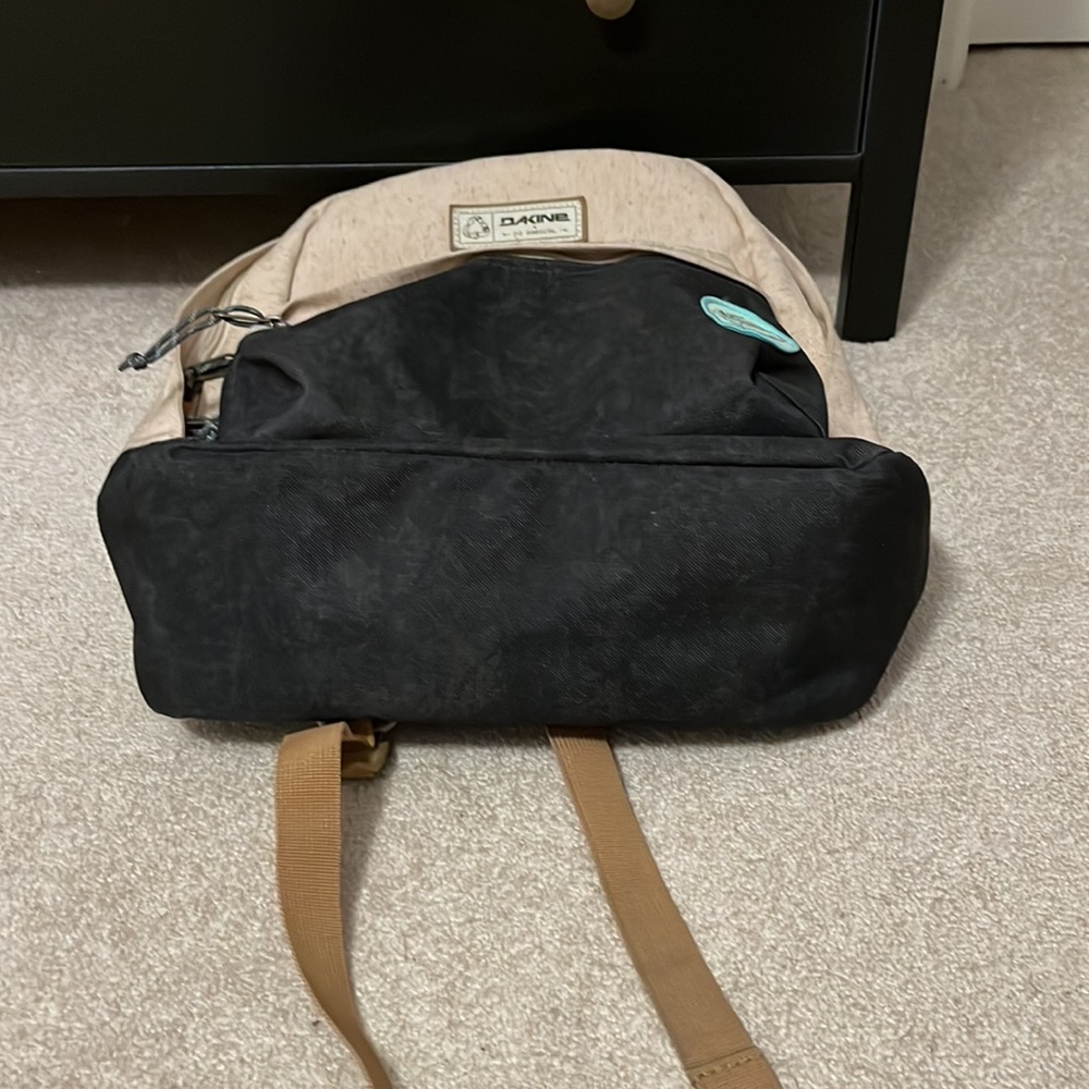 Dakine backpack - Picture 3 of 4